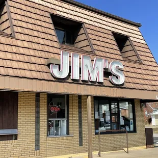 the outside of the restaurant