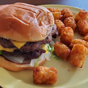 Double cheeseburger with tater tots