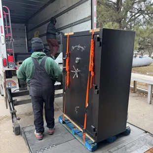 2,000 lb safe? No problem for the expert safe movers at Jim's Moving.