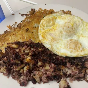 Jim&apos;s on Lincoln Corned Beef Hash &amp; 3 Eggs, crispy on hash and crispy on corned beef