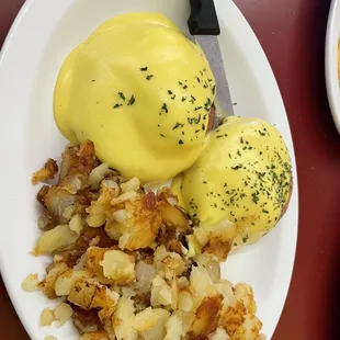 Eggs Benedict &amp; home fries
