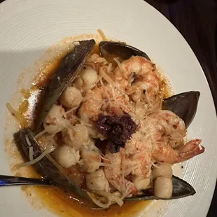Santorini Seafood Linguini
