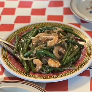 Shrimp and string beans with gravy over pan fried noodles