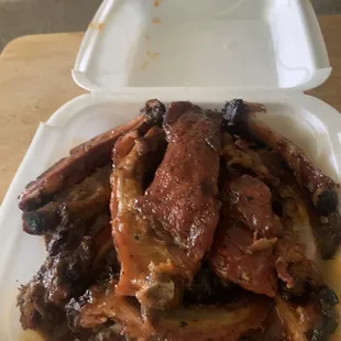 a plate of ribs with sauce