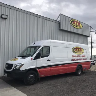 Mobile fleet maintenance unit