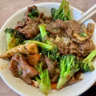 Broccoli beef bowl with rice
