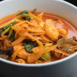 Jjam-Pong Spicy Seafood Noodles - perfect for warming you up on a rainy day. A classic comfort food filled with fresh premium seafood!