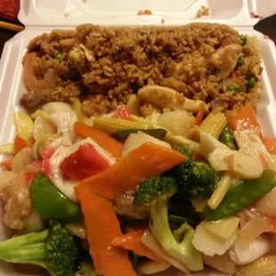 Seafood combination had tons of seafood. Delicious.