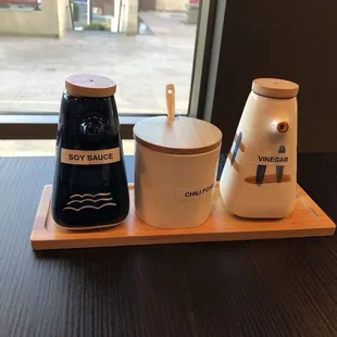 Condiment tray.