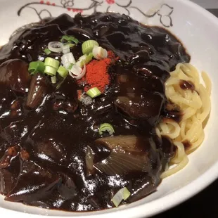 Spicy pork black bean noodle