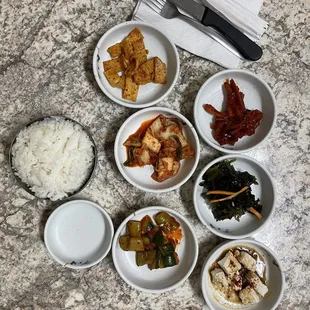 Sides the dish comes with.