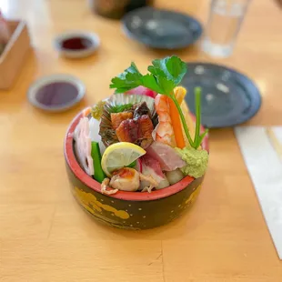 Chirashi bowl