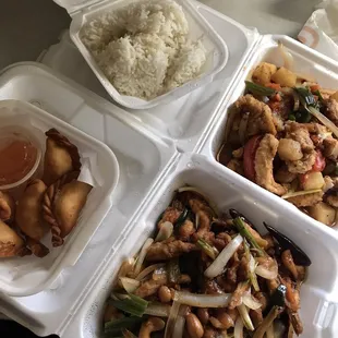 Cashew chicken and shrimp fried cream cheese wontons and sweet&amp;sour fried fish!!! This place is amazing!!!!! Love love love the owners