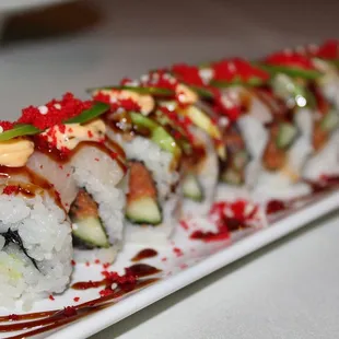 This roll had amazing texture variation from the snap of the jalapeño, crunch of the tempura flakes &amp; chew of the rice
