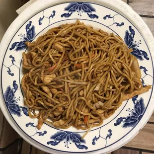 a plate of noodles