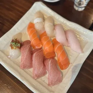 Nigiri - Scallop, yellowtail belly, salmon, Toro