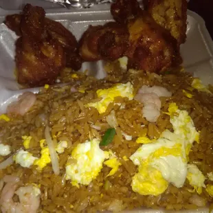 I love the lunch combination. Shrimp fried rice with lemon pepper wings. Yum