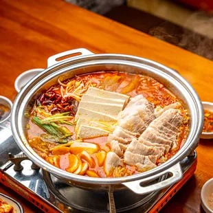 a hot pot of food