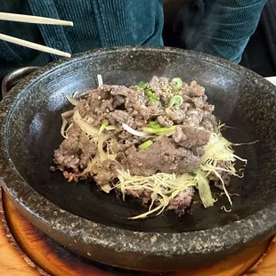 Beef in stone pot