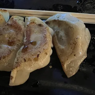 Pork Gyoza ( 6pcs)*