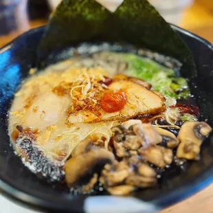 JINYA Tonkotsu Black* with Mushrooms