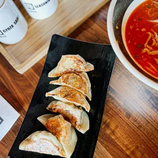 Pork Gyoza ( 6pcs)*