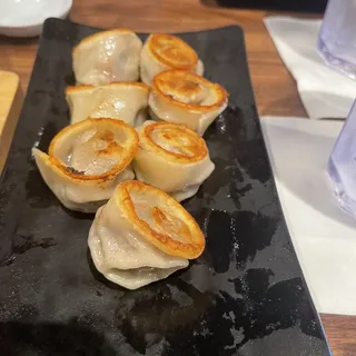 Impossible Gyoza (6pcs)*