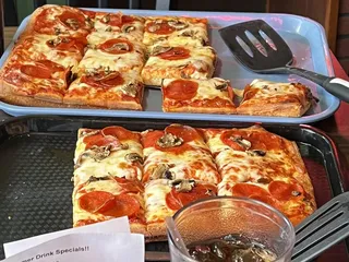 Hotel Loyal Pizza