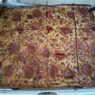 Large Pepperoni Pizza