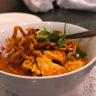 111. Kao Soi Chiang Mai (chicken)