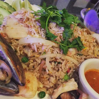 222. Seafood Fried Rice
