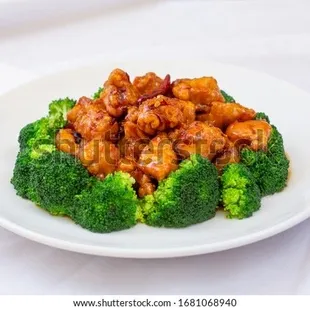 General T&apos;so  chicken