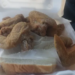 food, chicken wings and fried chicken