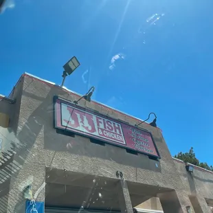 the outside of a restaurant