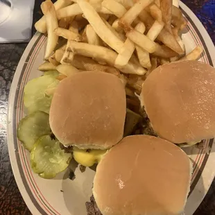 Sliders with fries