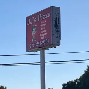 a sign for jj's pizza