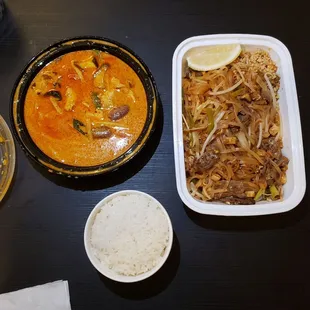 Chicken red curry and beef pad thai