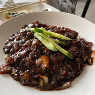 Seafood Jajang Mein