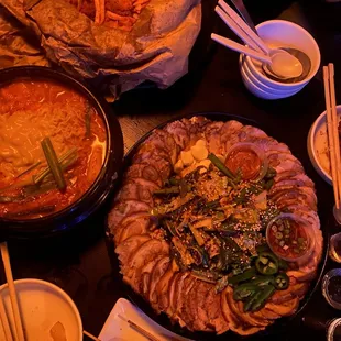 Shake shake chicken, braised pork feet, military soup, mushroom and sausage skewers