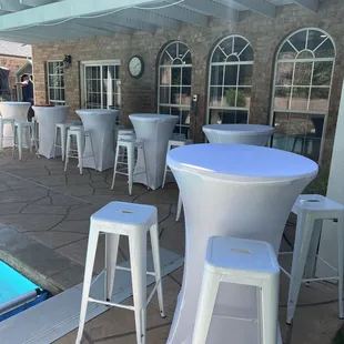 Cocktail Tables with Linens!