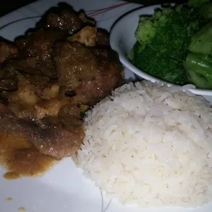 Oxtails and rice