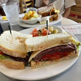 Papa&apos;s Roast Beef Sandwich &amp; Challah French Toast