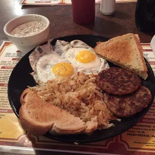 a plate of breakfast food