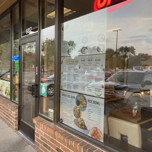 the outside of a restaurant