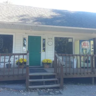 JK&apos;s at Forest Grove welcomes you to breakfast and lunch.