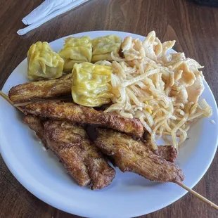 Chicken, pot stickers, Pad Thai and yellow. Hi Ken curry.