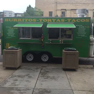 a green food truck