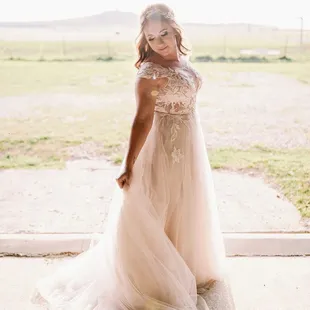 Can it get anymore breath taking than this bride?
