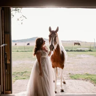 We love our bridal shoots with the horses.
