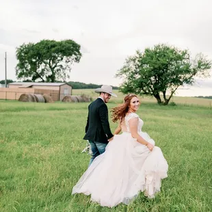 We have such a beautiful location for wedding pictures.